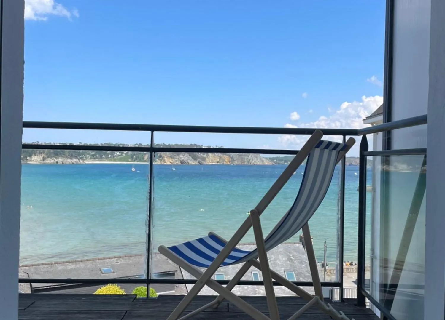 קרוזון Un Balcon Sur La Mer